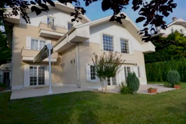 Do not decide to buy an upper segment villa without seeing the Beykoz Acarkent villa area.